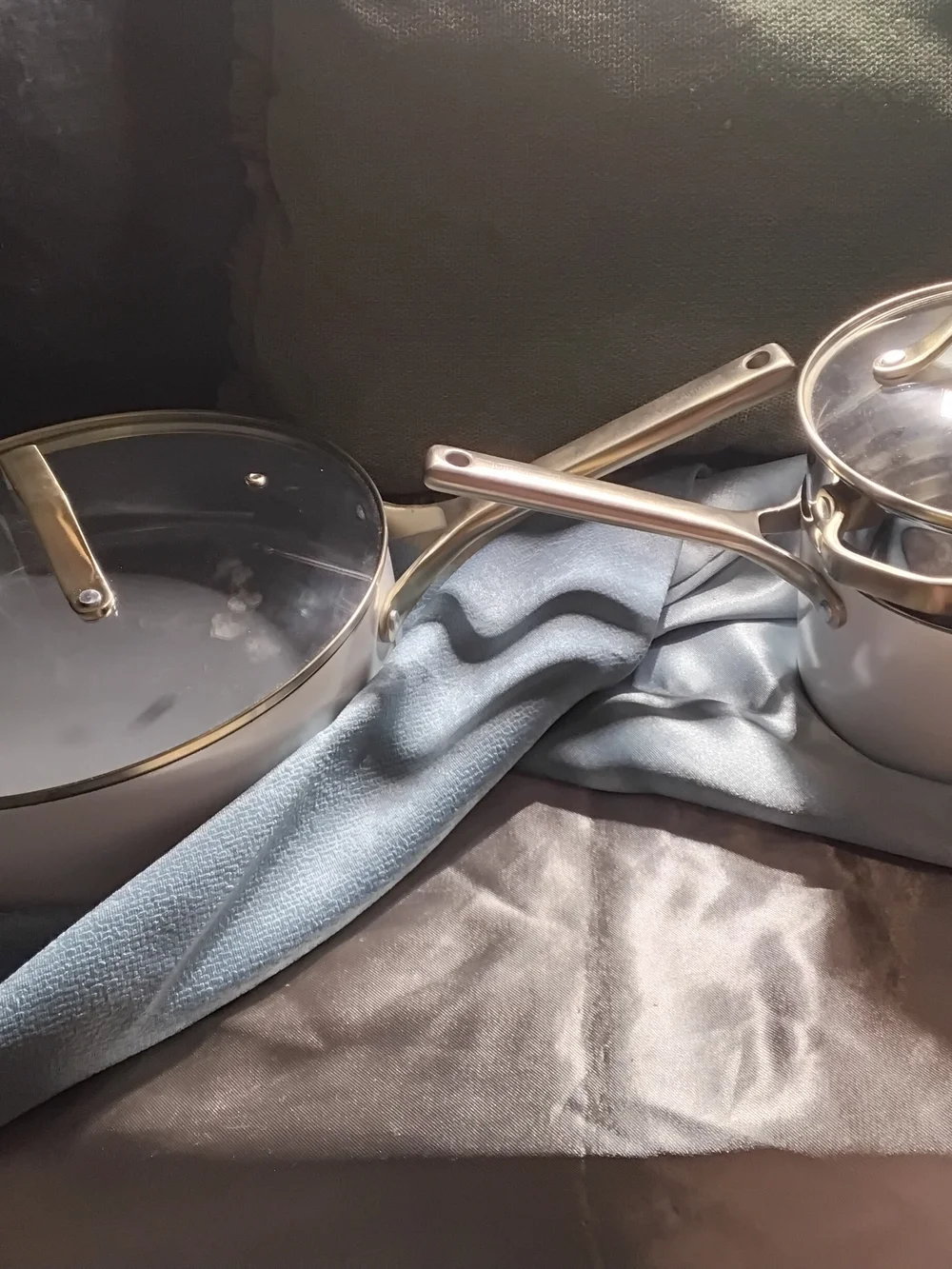 White Ceramic-Coated Cookware Set with Gold Handles - Picture 5 of 7
